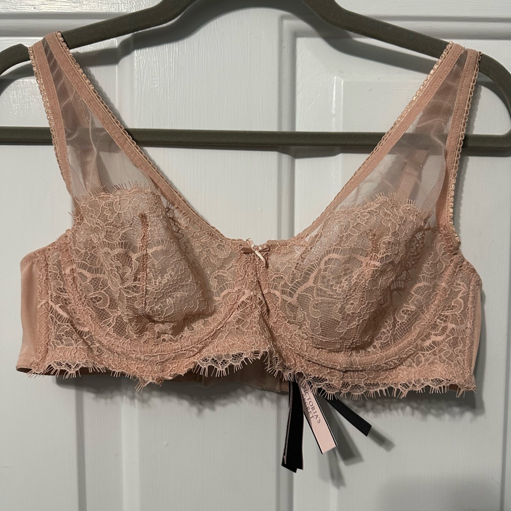 Nwt. Victoria’s Secret Very Sexy Collection Unlined Bra. 36c. Blush Lace